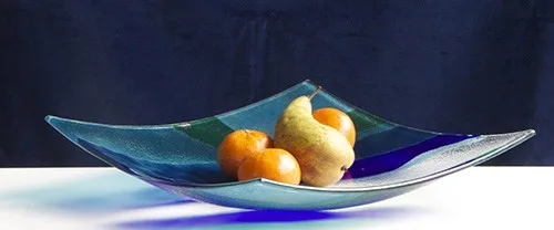 Gefuseerde glazen fruitschaal, vers uit de oven