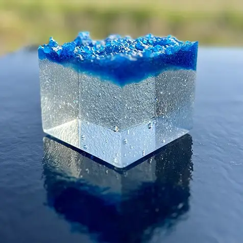 Cube, glassculptuur van Jan Hooghiemstra, 9 × 9 × 9 cm