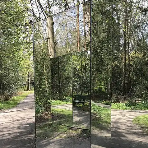 Reflectie, acht spiegelpanelen van Jan Hooghiemstra in Cultuurpark Vijversburg