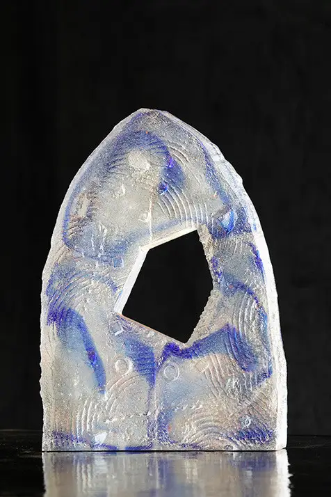Glassculptuur van Jan Hooghiemstra, gegoten in een zandvorm